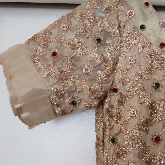 Gold indian Pakistani outfit - Picture 3 of 7